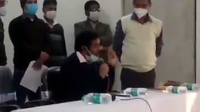 Gwalior | ఉద్యోగులను ఉరి తీస్తానంటూ కలెక్టర్ వార్నింగ్.. వైరల‌వుతున్న వీడియో