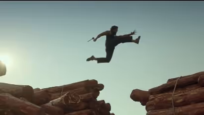 'Pushpa'కు అడుగడుగునా అడ్డంకులే.. కేరళ పోలీసులకే దిమ్మతిరిగింది, వీళ్లిద్దరి కష్టం అంతా ఇంతా కాదుగా