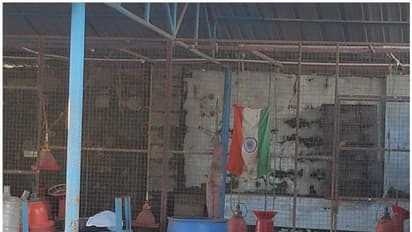 National Flag : 'ചിക്കന് സ്റ്റാളില് കൈതുടക്കാന് ഉപയോഗിച്ചു'; ദേശീയപതാകയെ അവഹേളിച്ചതായി ആരോപണം