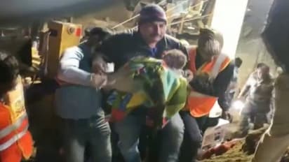 MP में मासूम का रेस्क्यू सफल, बोरवेल में गिरी डेढ़ साल की बच्ची साढ़े 9 घंटे बाद बाहर आई