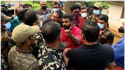 Wayanad Tiger Attack : കടുവയെ പിടിക്കാത്തത് ചോദ്യംചെയ്ത് നാട്ടുകാര്; ഉദ്യോഗസ്ഥരുമായി കയ്യാങ്കളി,ഉന്തുംതള്ളും
