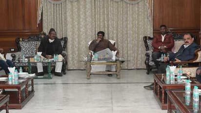 झारखंड के मुख्यमंत्री हेमंत सोरेन की बैठक से कांग्रेस का किनारा, प्रेशर पॉलिटिक्स या गठबंधन में दरार..