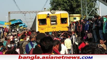 সাতসকালে শিয়ালদহ দক্ষিণ শাখায় রেল অবরোধ, চূড়ান্ত ভোগান্তির মুখে যাত্রীরা