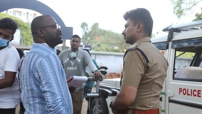 இலவசமாக வாரி வழங்கப்படும் நெஞ்சுக்கு நீதி பட டிக்கெட்ஸ்! உதயநிதியை இம்ப்ரஸ் பண்ண தீயாய் வேலைசெய்யும் திமுக MLA