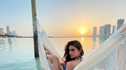 Mouni Roy In Blue Bikini: ಸೆಕ್ಸೀ ನೀಲಿ ಬಿಕಿನಿಯಲ್ಲಿ ಕೆಜಿಎಫ್ ಬೆಡಗಿ