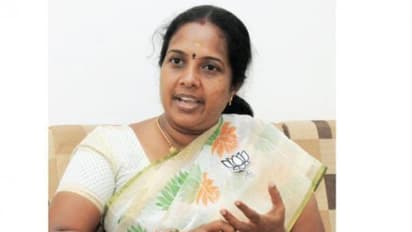 ”ஓசி பயணம்” விவகாரம்.. அமைச்சர் மன்னிப்பு கேட்க வேண்டும்.. சிறிது நேரத்திலே பதிவை நீக்கிய வானதி..