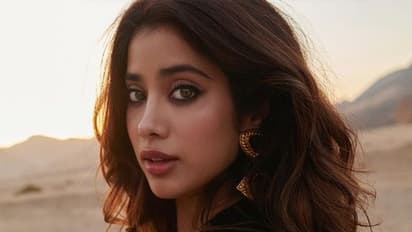 Janhvi kapoor Blasting: సౌదీ అరేబియాలో రెచ్చిపోయిన జాన్వీ.. ఓపెన్‌గా సిగ్నల్స్ ఇస్తుందా?