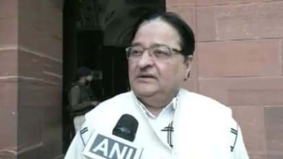 18 ఏళ్లకే ఓటేయగా లేనిదీ.. ఆ వయస్సులో పెళ్లి చేసుకుంటేంటీ? సమాజ్ వాదీ ఎంపీ సంచలన వ్యాఖ్యలు