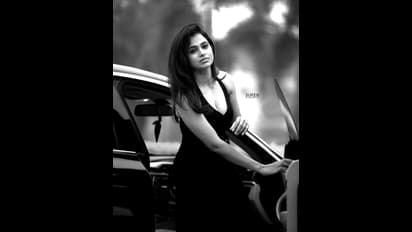 Ramya Pandian: கருப்பு நிற படு கிளாமர் உடையில்... 'பில்லா' நயன்தாராவுக்கே டஃப் கொடுக்கும் ரம்யா பாண்டியன்!