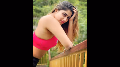 Shivani Hot :தொடையழகி ரம்பாவையே மிஞ்சிட்டாங்க.. குட்டை டவுசரில் கும்முனு போஸ் கொடுத்த ஷிவானியின் ஹாட் போட்டோஸ்