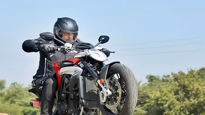 Valimai Censor Details: அஜித் நடித்துள்ள 'வலிமை' படத்திற்கு சென்சார் வழங்கிய சான்றிதழ் குறித்து வெளியான தகவல்!