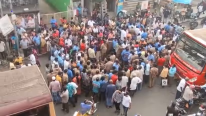 கல்லால் தாக்கிய மாணவர்கள்..? சாலை மறியல் ஈடுப்பட்ட நடத்துனர், ஓட்டுனர் சென்னையில் பரபரப்பு