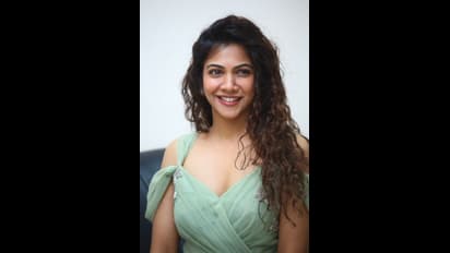 Shyam Singha Roy: మలయాళీ పిల్ల మ్యాజిక్ అందాలు.. జస్ట్ అమేజింగ్