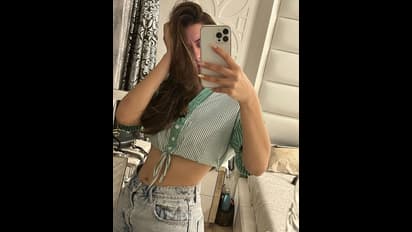 Hansika Motwani album : இளைத்து துரும்பாய் போன கொழுக் மொழுக் நாயகி...அழகை செல்ஃபியில் ரசிக்கும் ஹன்சிகா...