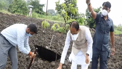 Round-up 2021:शिवराज सिंह चौहान से योगी आदित्यनाथ तक की ये तस्वीरें सोशल मीडिया पर हुईं वायरल,बटोरीं सुर्खियां