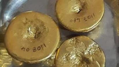 Gold seized : വിമാനത്തിൽ ഒളിപ്പിച്ച ഒന്നര കോടിയുടെ സ്വർണം പുറത്ത് കടത്തുന്നതിനിടെ സുരക്ഷാ ജീവനക്കാരൻ അറസ്റ്റിൽ