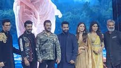 'RRR' ப்ரோமோஷனில் இரண்டாம் பாகம் அறிவித்த சூப்பர் ஸ்டார்... ராஜமௌலியின் தந்தையுடன் இணையும் சல்மான் கான்....