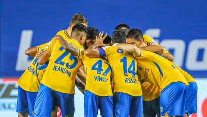 ISL 2021-22 : ആദ്യ നാലിലെത്താന്‍ കേരള ബ്ലാസ്റ്റേഴ്‌സ് ഇന്നിറങ്ങുന്നു; ഹൈദരബാദിന്റെ ലക്ഷ്യം സെമി ഫൈനല്‍