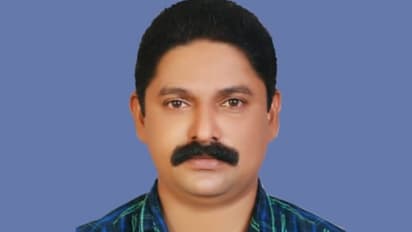 Bus Accident : തകരാറിലായ ടൂറിസ്റ്റ് ബസ് സ്റ്റാർട്ടാക്കുന്നതിനിടെ ടയർ കയറിയിറങ്ങി ക്ലീനർ മരിച്ചു