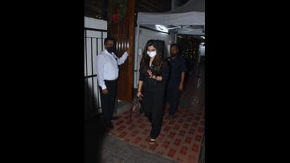 వైరల్ ఫోటోస్: విజయ్ దేవరకొండ, రష్మిక రొమాంటిక్ డిన్నర్.. ముంబైలో జంటగా, కంఫర్మ్ చేసినట్లేనా