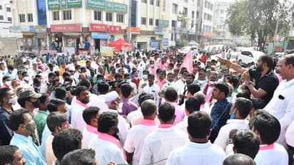 వరిపై కేంద్రంపై పోరు: ఈ నెల 11న ఛలో ఢిల్లీకి టీఆర్ఎస్ పిలుపు, తెలంగాణ భవన్ లో నిరసన