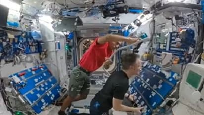 ಬಾಹ್ಯಾಕಾಶದಲ್ಲಿ ಗಗನಯಾತ್ರಿಗಳು ಹೇರ್‌ ಕಟ್‌ ಹೇಗೆ ಮಾಡ್ತಾರೆ ಗೊತ್ತಾ... ಈ ವಿಡಿಯೋ ನೋಡಿ