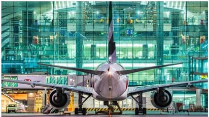 വിമാനത്തിനുള്ളിൽ മാസ്ക് ധരിക്കണമെന്ന നിബന്ധന ഒഴിവാക്കി എമിറേറ്റ്സും ഫ്ലൈ ദുബൈയും