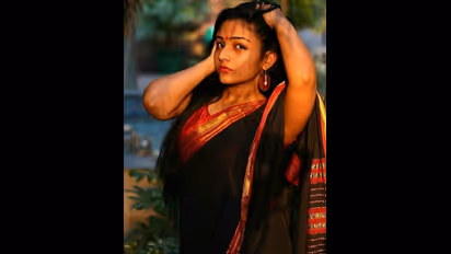Rajisha vijayan Photos : சிக்குன்னு சேலையில்! கவர்ச்சிக்கு குறைவைக்காத கர்ணன் பட நடிகை ரஜிஷாவின் ஹாட் போட்டோஸ்