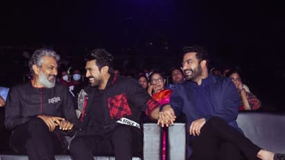 RRR movie: ఎన్టీఆర్,  చరణ్, రాజమౌళి... ఆర్ ఆర్ ఆర్ రెమ్యూనరేషన్స్ లీక్, ఎవరికెక్కువ ఎవరికి తక్కువ?