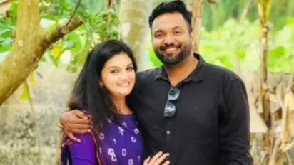 Saranya Mohan : 'നാളെ കഥ ഇറങ്ങും.. ഞാൻ പ്രെഗ്നന്റ് ആണെന്ന്', ശരണ്യ മോഹന്റെ കുറിപ്പ് ചര്‍ച്ചയാകുന്നു