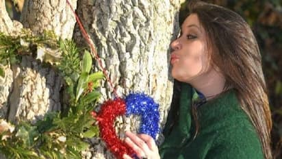 Woman married tree : മരത്തിനെ വിവാഹം ചെയ്ത് യുവതി, മൂന്നുവര്‍ഷമായെങ്കിലും ഇന്നും പ്രണയമെന്നും യുവതി