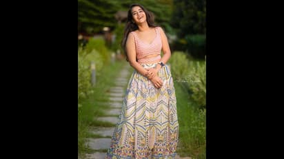 Deepthi Sunaina: ముద్దుముద్దుగా దీప్తి సునైనా.. మైండ్ బ్లోయింగ్ ఫోజులకు కుర్రాళ్లు ఫిదా