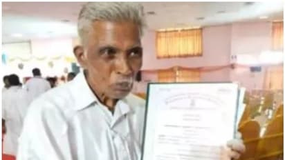 Retired Headmaster Gets Doctorate : പഠിക്കാൻ പ്രായമൊരു തടസ്സമല്ല; 73ാം വയസ്സിൽ ഡോക്ടറേറ്റ് നേടി അധ്യാപകൻ