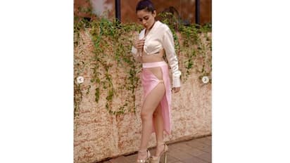 Urfi Javed Bold look: ಸೊಂಟದ ಪಕ್ಕವೇ ಡ್ರೆಸ್ ತೂತು, ಬಟ್ಟೆ ಇಲ್ಲದೆ ಓಡಾಡು ಎಂದ ನೆಟ್ಟಿಗರು