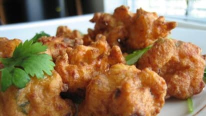 ஈவினிங் டீ, காபிக்கு சுட சுட காளான் பஜ்ஜி செஞ்சி சாப்பிடுங்க.. ரெசிபி இதோ!