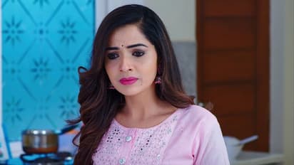 Karthika Deepam: కోటేష్ బిడ్డకు దిష్టి తీసిన రుద్రాణి.. వారణాసిని బతిమాలుతున్న సౌందర్య!