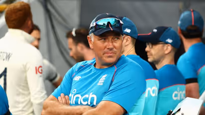 Ashes: चौथे टेस्ट से पहले इंग्लैंड को लगा तगड़ा झटका, हेड कोच क्रिस सिल्वरवुड Corona Positive