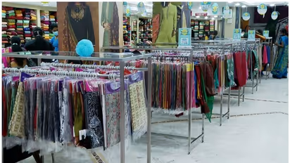 GST Rate On Fabrics : വസ്ത്രങ്ങള്‍ക്ക് ജിഎസ്‍ടി നിരക്ക് കൂട്ടി; വലിയ തിരിച്ചടിയെന്ന് വ്യാപാരികള്‍, പ്രതിഷേധം