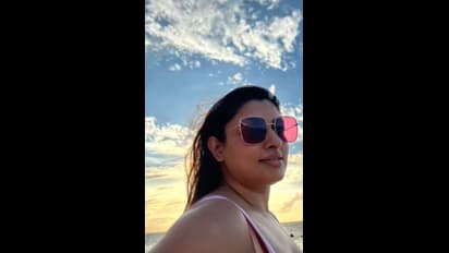 அடேங்கப்பா... அந்த இடத்தில் எவ்வளவு பெரிய டாட்டூ! வாளமீன் நடிகையின் வெரைட்டி கவர்ச்சியில் வெலவெலத்த இளசுகள்!