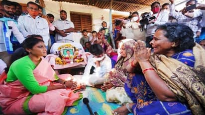 కేసీఆర్ కు పాలన చేతగాకే ధర్నాలు, చావుడప్పులు... వరి వద్దన్న ఈ సీఎం ఇక మనకొద్దు: షర్మిల ఫైర్