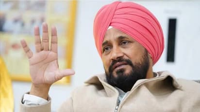 ओमिक्रॉन खतरे के बीच पंजाब सरकार का बड़ा फैसला: वैक्सीन नहीं लेने वाले सरकारी कर्मचारियों को नहीं मिलेगा वेतन