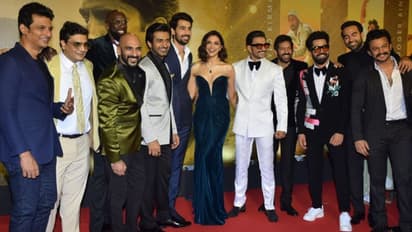 83 Movie Premiere: ಪ್ಲಂಗಿಂಗ್‌ ನೆಕ್‌ ಗೌನ್‌ನಲ್ಲಿ ರಾಣಿಯಂತೆ ಕಂಗೊಳಿಸಿದ ದೀಪಿಕಾ!