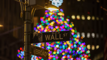 ২৪ ডিসেম্বর থেকে বড়দিনের ছুটি স্টক মার্কেটে, অন্যদিকে ২৩ ডিসেম্বর থেকেই বন্ধ বন্ড মার্কেট