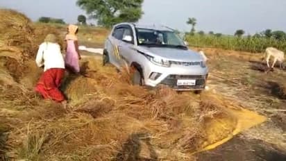 Modern Farmer: ಐಷಾರಾಮಿ ಕಾರು ಬಳಸಿ ರಾಶಿ ಮಾಡಿದ ರೈತ..!