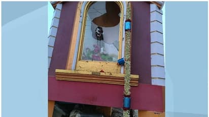 Church Attack : കര്ണാടകയില് ആരാധനാലയം ആക്രമിച്ചു; സെന്റ് ആന്റണീസ് കൂടാരത്തിന്റെ ചില്ലുകള് തകര്ത്തു