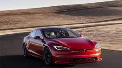 Tesla releases 'holiday' software update, including TikTok app, dark mode and more