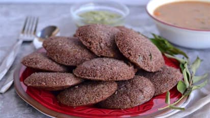 Ragi Idli : ராகி இட்லியில் அப்படி என்னதான் சத்து இருக்கு; செஞ்சு சாப்பிட்டு பாருங்க அசந்துருவீங்க!!