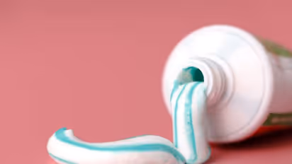 பிரபல டூத்பேஸ்ட் நிறுவனத்துக்கு ரூ.10 லட்சம் அபராதம்: விளம்பரத்தை நீக்க சிசிபிஏ உத்தரவு