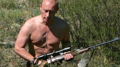 Putin annual calendar : എന്റെ തല, എന്റെ ഫുൾഫി​ഗർ; റഷ്യൻ പ്രസിഡണ്ടിന്റെ വൈറലായ അർദ്ധന​ഗ്നചിത്രമടക്കമുള്ള കലണ്ടർ