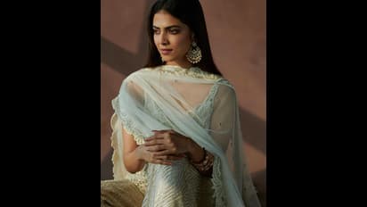 கழுத்தில் அது இல்லை... காலில் இது மட்டும் இருக்கே? மாளவிகா மோகனனின் புதிய ஹாட் போஸை பார்த்து ஷாக்கான ரசிகர்கள்